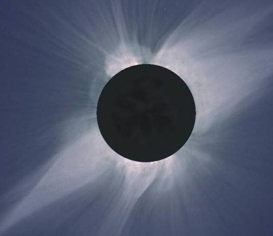 Fråga PopAst: Hur reser man bäst till solförmörkelsen i USA i augusti 2017? Bild: Steve Albers, Boulder, CO; Dennis DiCicco, Sky and Telescope; Gary Emerson, E. E. Barnard Observatory