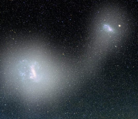 En bro av stjärnor mellan de Magellanska molnen Bild: V Belokurov, D Erkal, A Mellinger