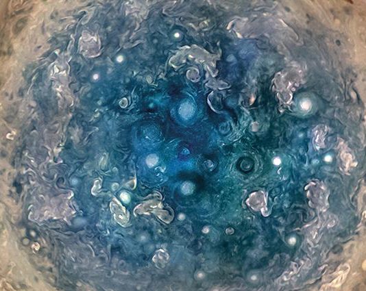 Jupiter – den gäckande jätten NASA/JPL-Caltech/SwRI/MSSS/Betsy Asher Hall/Gervasio Robles