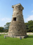 800px-Korea-Gyeongju-Cheomseongdae-02