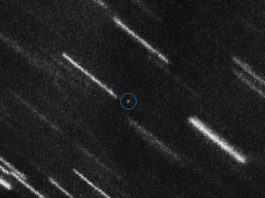 Mycket liten asteroid missar oss i oktober