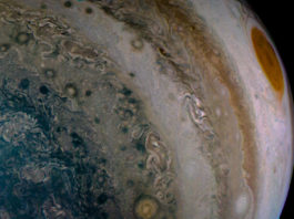 Sommar på himlen 2018: planeterna Jupiter, Saturnus och Mars lyser när det gäller Bild: NASA/SWRI/Junocam/Emma Walimaki