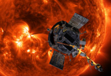 NASA och ESA har fokus på solen med Parker och SolO Konstnärs illustration av solsoden Parker. I bakgrunden syns solens med dess våldsamma korona. Illustration: NASA/Johns Hopkins APL/Steve Gribben