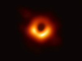 Astronomer fångar den första bilden av ett svart hål Den första bilden av ett svart hål