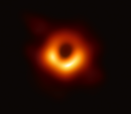 Astronomer fångar den första bilden av ett svart hål Den första bilden av ett svart hål