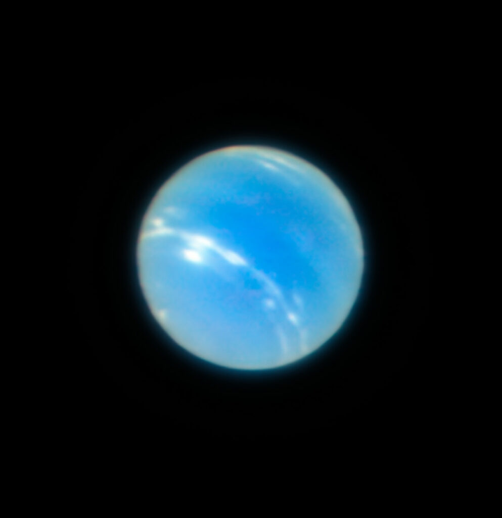 Neptunus från jorden. Bilden togs med ESO:s Very Large Telescope och instrumentet  
MUSE/GALACSI