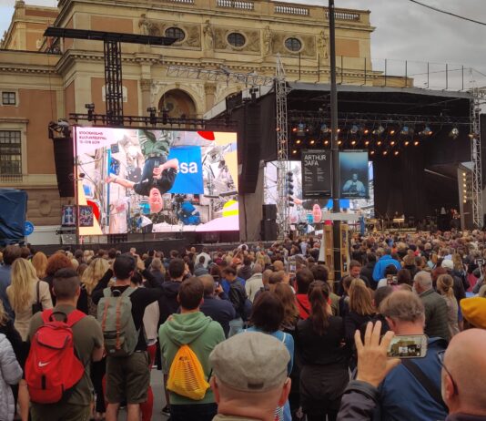 Direktlänk till ISS och pampig rymdkonst invigde Stockholms kulturfestival