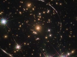 Tolvdubbel galax bakom kosmisk lins kan berätta om hur universum lyste upp