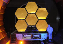 2021: Rymdteleskop, Marslandningar, och en expedition till Jupiters ytterkanter Delar av speglarna till James Webb-teleskopet under testning. Bild: Ball Aerospace