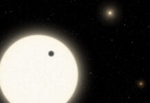 Astronomiskt detektivarbete bekräftade planet i trippelstjärnesystem