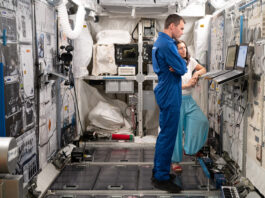Snabbspår till rymden med statlig mångmiljonsatsning Marcus Wandt tränar i en modell av Columbus-modulen vid European Astronaut Center i Köln, Tyskland. Källa: ESA–P. Sebirot
