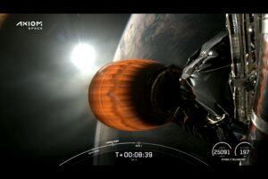 Sekunder efter uppskjutningen. Bild: SpaceX