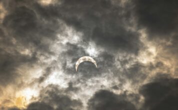 Partiell solförmörkelse över Sverige 29 mars 2025